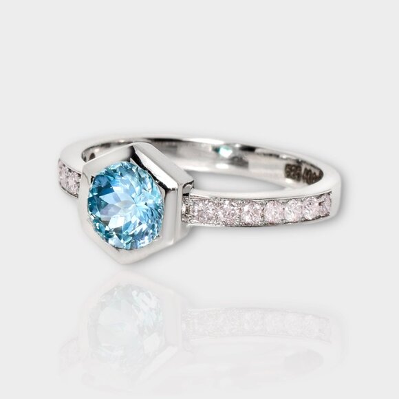 Blue Aquamarine Ring - Picture 3 of 8